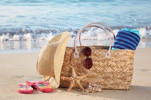 Summer-beach-bag-with-straw-ha-16566098-1